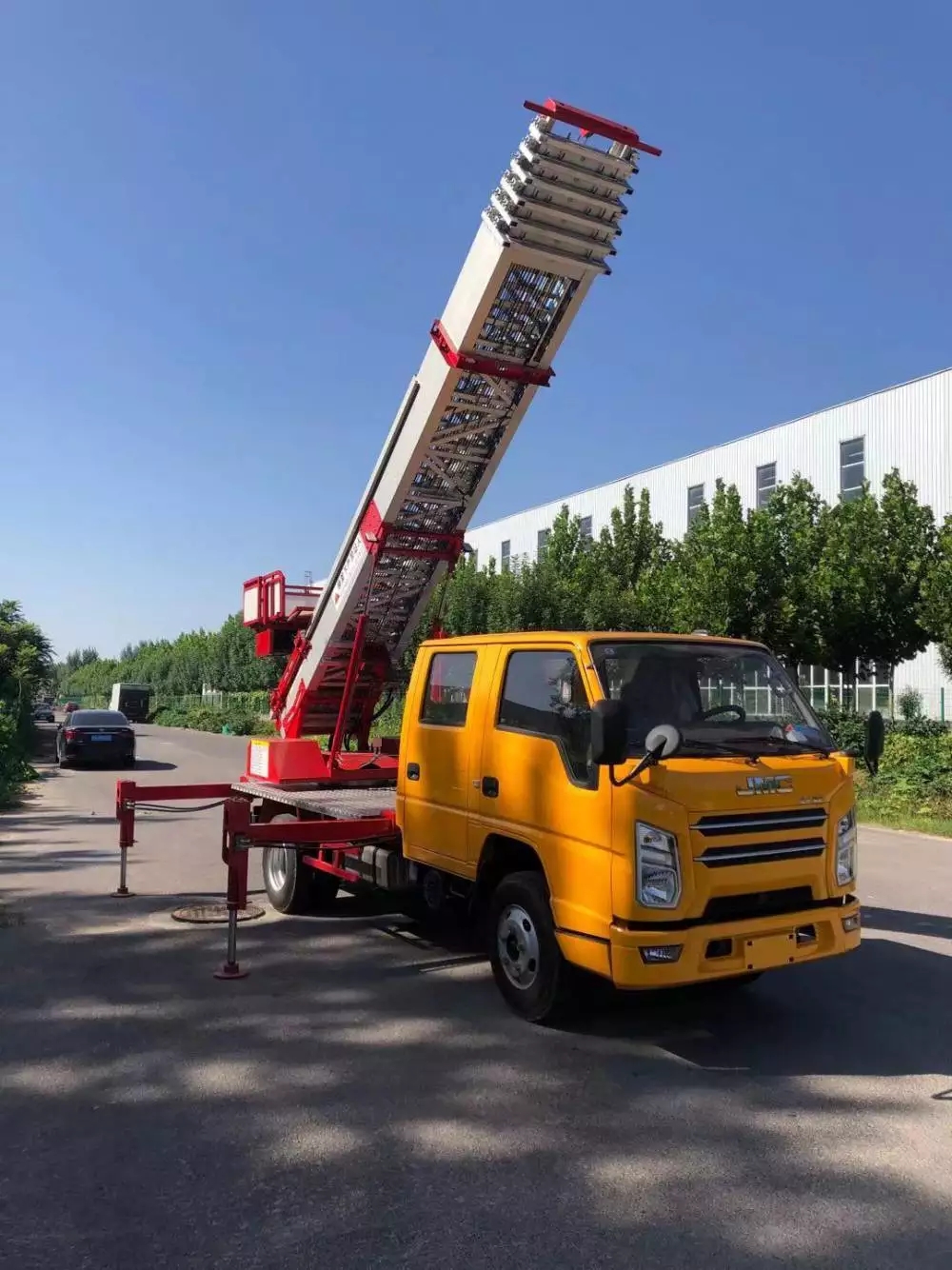 祥符附近的云梯车出租服务：轻松解决高空作业需求