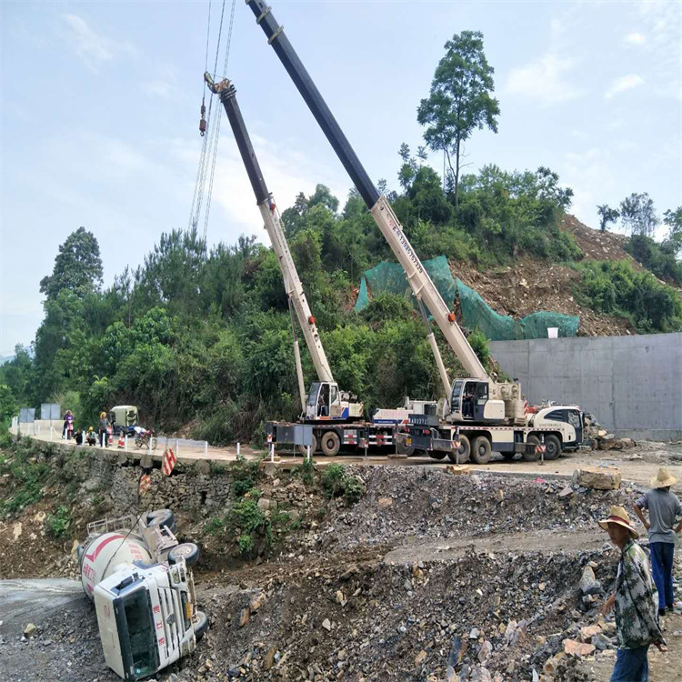 祥符汽车掉沟里叫吊车救援要多少钱
